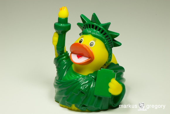Ich war noch niemals In New York Muscical Rubber Duck Statue of Liberty