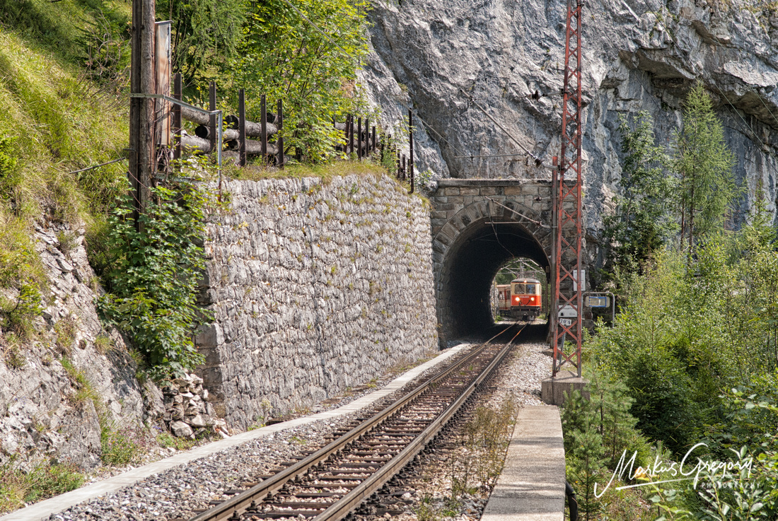 One of the few remaining 1099 operated services at the Reithmauertunnel near Annaberg 