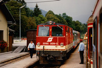 Zugkreuzung in Großhollenstein 2095.009-3