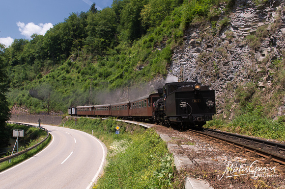 Dampfzug Mariazellerbahn vor dem Natterstunnel