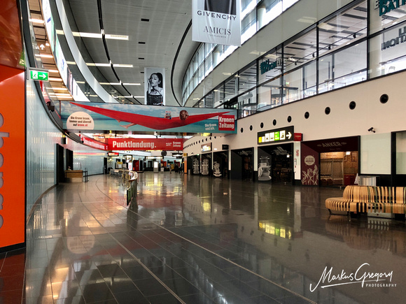 Flughafen Wien - COVID.19 Lockdown Terminal 3 Ankunftshalle